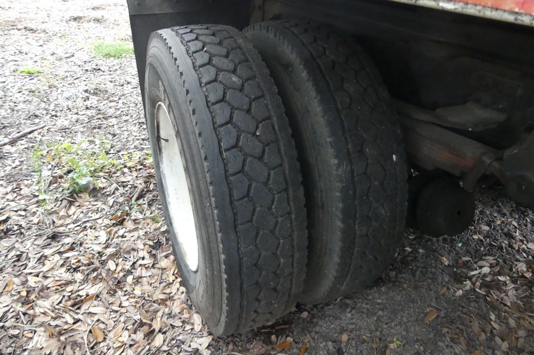 2004 GMC C7C042 - Image 20